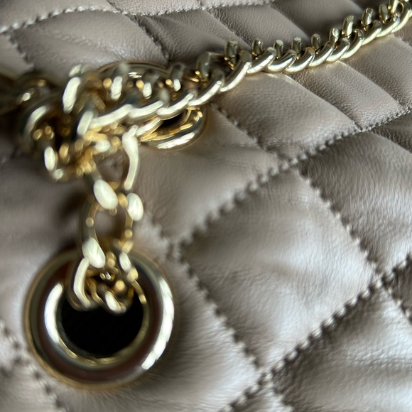 Michael Kors Quilted Leather Sloan Handbag. - Picture 9 of 12